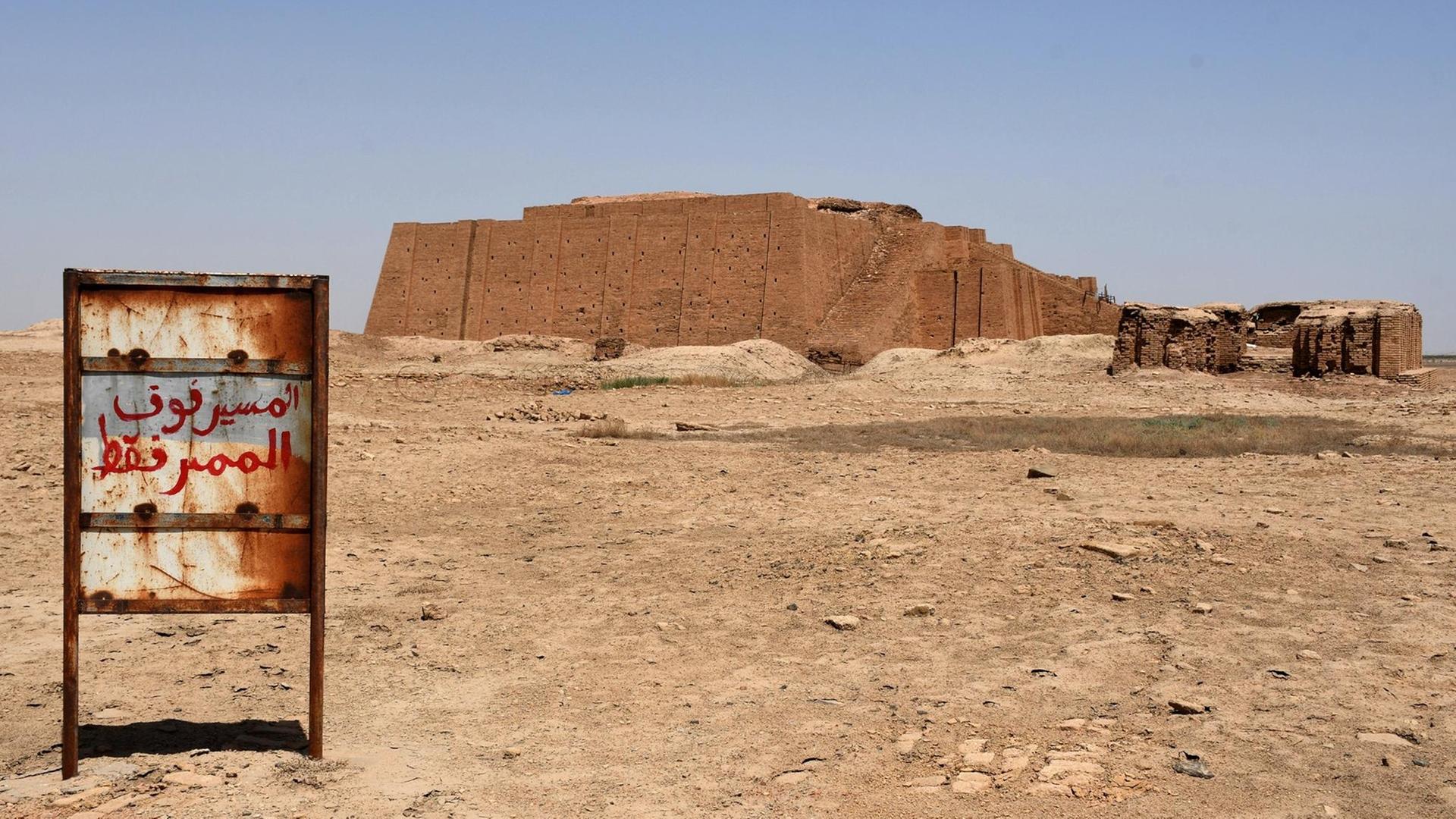 Eine Aufnahme des Großen Ziggurat Tempels in der Dhi-Qar-Provinz im Süden Iraks. Errichtet von den Sumerern zu Ehren des Mondgottes Nanna in der Zeit um 2100 v. Chr. in der alten Sumererstadt Ur und der ältesten archäologischen Stätten des alten Mesopotamiens im Irak.