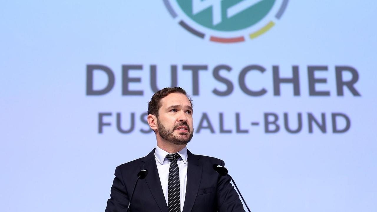 27.09.2019, xfux, Fussball Deutscher-Fussball-Bund, 43. Ordentlicher DFB-Bundestag 2019, emspor, v.l. Dr. Friedrich Curtius Generalsekretaer Deutscher Fussball Bund DFB Frankfurt am Main 27 09 2019, xfux, Football German Football Association, 43 Ordinary DFB Bundestag 2019, emspor, v l Dr Friedrich Curtius Secretary General German Football Association DFB Frankfurt am Main 27.09.2019, xfux, Fussball Deutscher-Fussball-Bund, 43. Ordentlicher DFB-Bundestag 2019, emspor, v.l. Dr. Friedrich Curtius Generalsekretaer Deutscher Fussball Bund DFB Frankfurt am Main 27 09 2019, xfux, Football German Football Association, 43 Ordinary DFB Bundestag 2019, emspor, v l Dr Friedrich Curtius Secretary General German Football Association DFB Frankfurt am Main