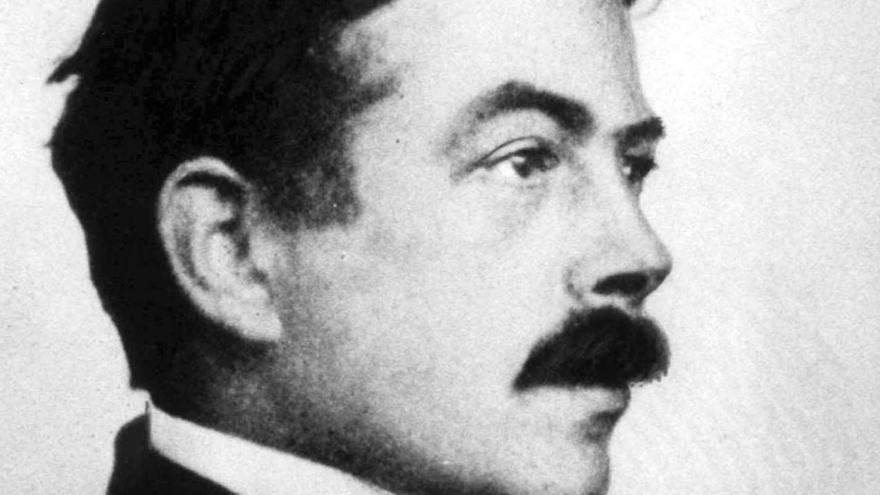 Der Schweizer Schriftsteller Robert Walser (u.a. "Jakob von Gunten) in einer zeitgenössischen Aufnahme. Er wurde am 15. April 1878 in Biel geboren und verstarb am 25. Dezember 1956 in Herisau. Der Schweizer Schriftsteller Robert Walser (u.a. "Jakob von Gunten) in einer zeitgenössischen Aufnahme. Er wurde am 15. April 1878 in Biel geboren und verstarb am 25. Dezember 1956 in Herisau.