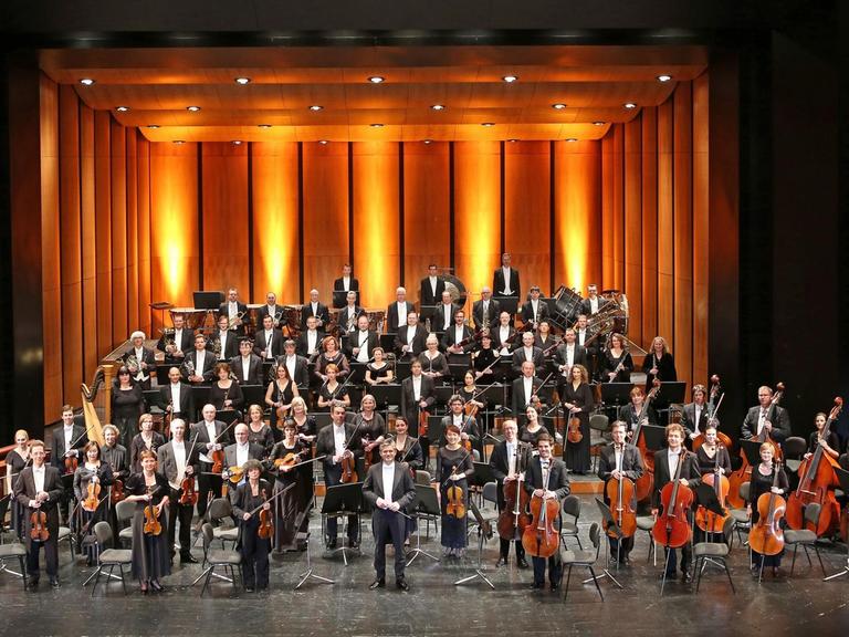 Der Klangkörper der anhaltischen Philharmonie im Konzertsaal in Dessau.