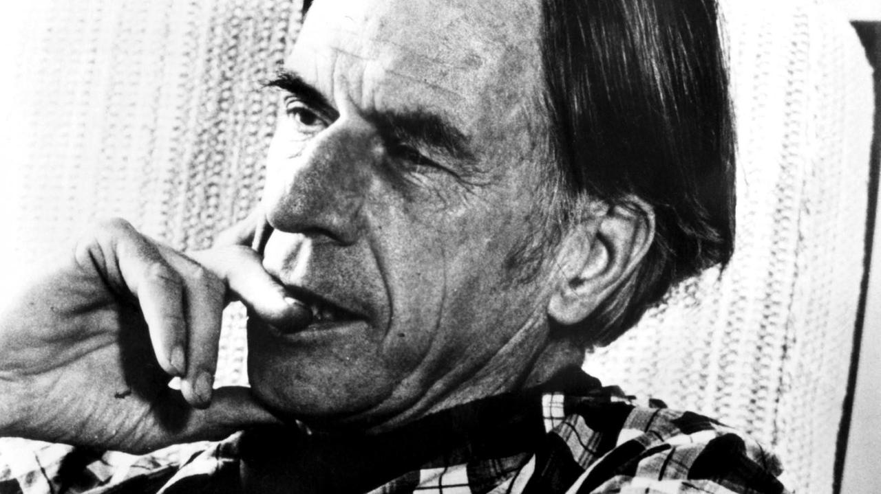 Porträt des Ökonomen John Kenneth Galbraith (circa 1970) Porträt des Ökonomen John Kenneth Galbraith (circa 1970)