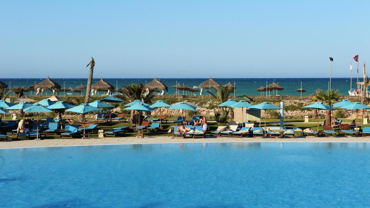 Touristen auf der tunesischen Insel Djerba Touristen auf der tunesischen Insel Djerba