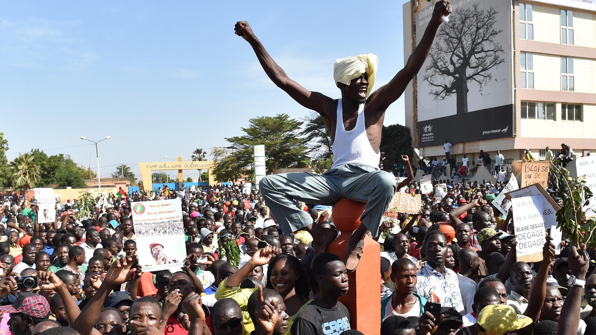 Demonstranten in Ouagadougou. Demonstranten in Ouagadougou.