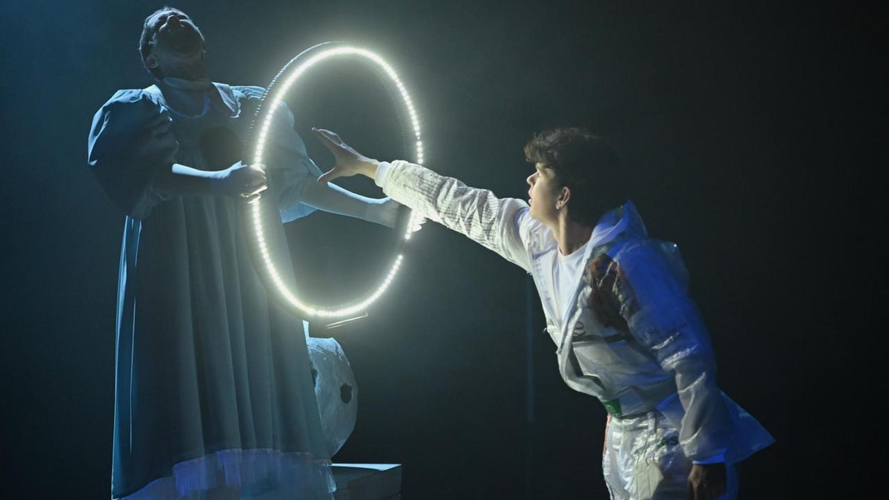 Verena Bukal (Die Katze mit einem Loch); Silvio Kretschmer (Der Außenstehende) | Foto: Martin Kaufhold Verena Bukal (Die Katze mit einem Loch); Silvio Kretschmer (Der Außenstehende) | Foto: Martin Kaufhold