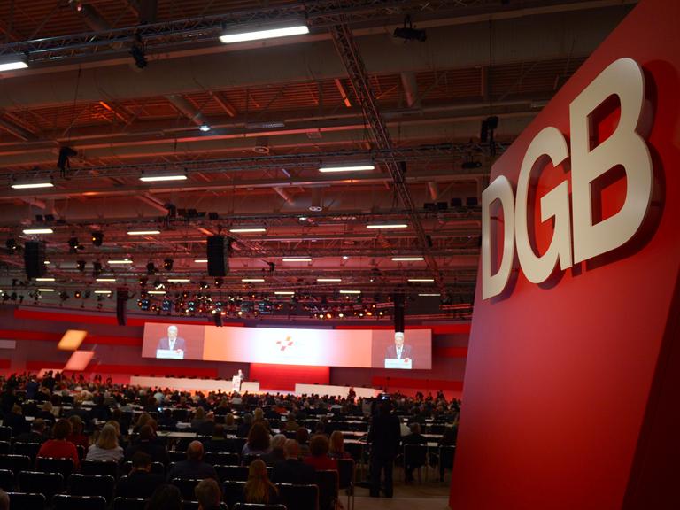Bundespräsident Joachim Gauck spricht am 11.05.2014 zu Beginn des Bundeskongresses des Deutschen Gewerkschaftsbund (DGB) in Berlin zu den Delegierten und Gästen.
