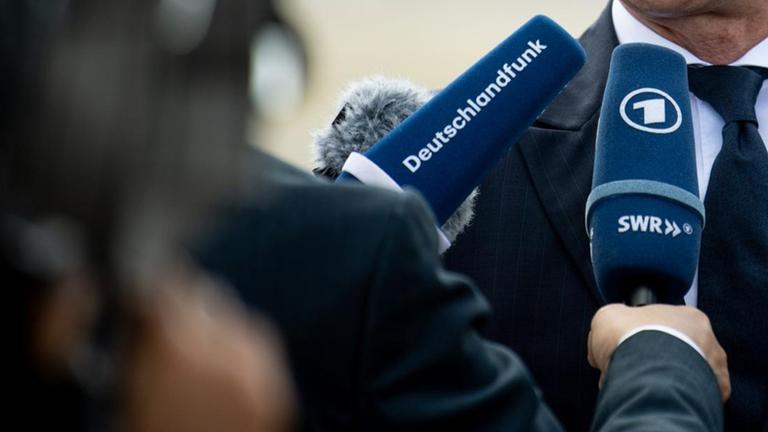 Heiko Maas (SPD), Außenminister der Bundesrepublik, gibt am Platz der drei Gewalten ein Pressestatement. Heiko Maas (SPD), Außenminister der Bundesrepublik, gibt am Platz der drei Gewalten ein Pressestatement.