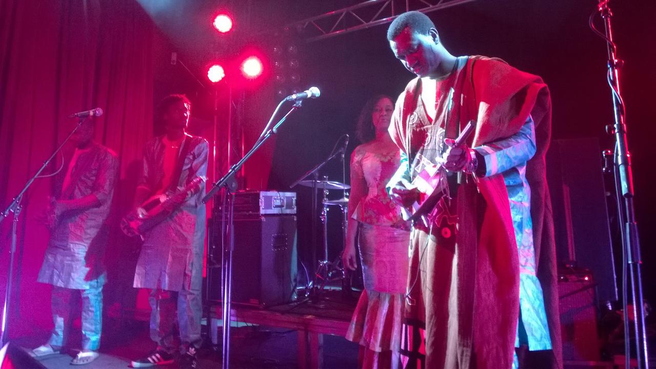 Der afrikanische Musiker Bassekou Kouyate bei seinem Auftritt im Lido (Berlin) am 28.4.2015 Der afrikanische Musiker Bassekou Kouyate bei seinem Auftritt im Lido (Berlin) am 28.4.2015