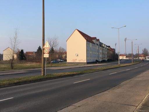 Ein Teilstück der früheren Ludwigshafener Straße in Dessau, das in Helmut-Kohl-Straße umbenannt wurde.