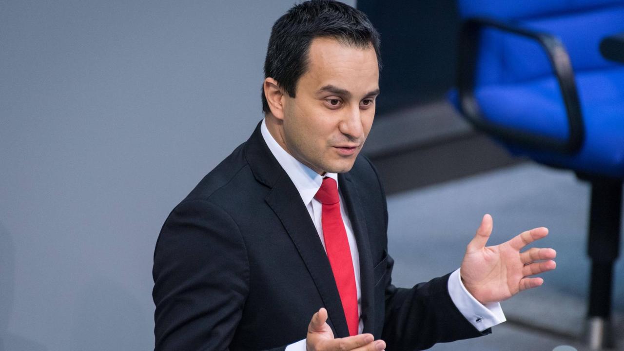 Berlin, Plenarsitzung im Bundestag Deutschland, Berlin - 05.11.2020: Im Bild ist Mahmut Özdemir spd während der Sitzung des deutschen Bundestags zu sehen. Berlin Bundestag Berlin Deutschland *** Berlin, Plenary Session in the Bundestag Germany, Berlin 05 11 2020 In the picture you can see Mahmut Özdemir spd during the session of the German Bundestag Berlin Bundestag Berlin Germany Berlin, Plenarsitzung im Bundestag Deutschland, Berlin - 05.11.2020: Im Bild ist Mahmut Özdemir spd während der Sitzung des deutschen Bundestags zu sehen. Berlin Bundestag Berlin Deutschland *** Berlin, Plenary Session in the Bundestag Germany, Berlin 05 11 2020 In the picture you can see Mahmut Özdemir spd during the session of the German Bundestag Berlin Bundestag Berlin Germany