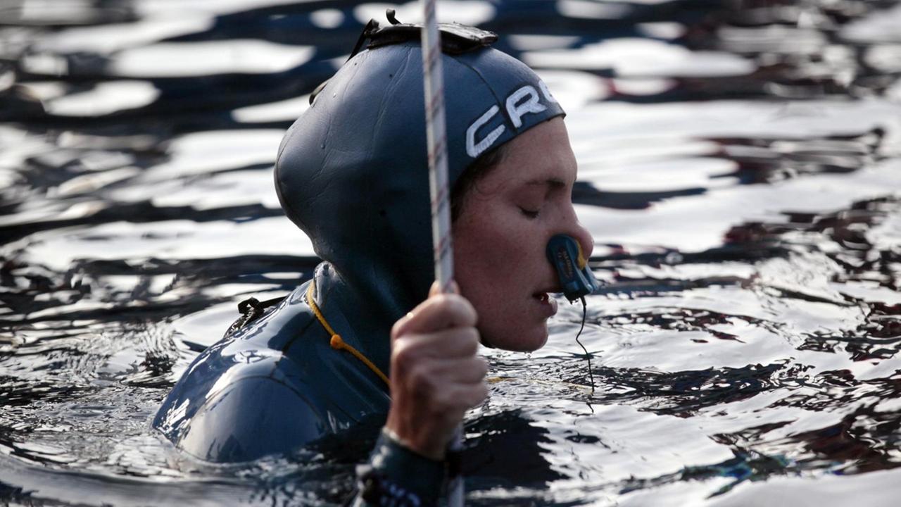 Eine Taucherin bei der Apnoe Weltmeisterschaft 2012, Eine Taucherin bei der Apnoe Weltmeisterschaft 2012,