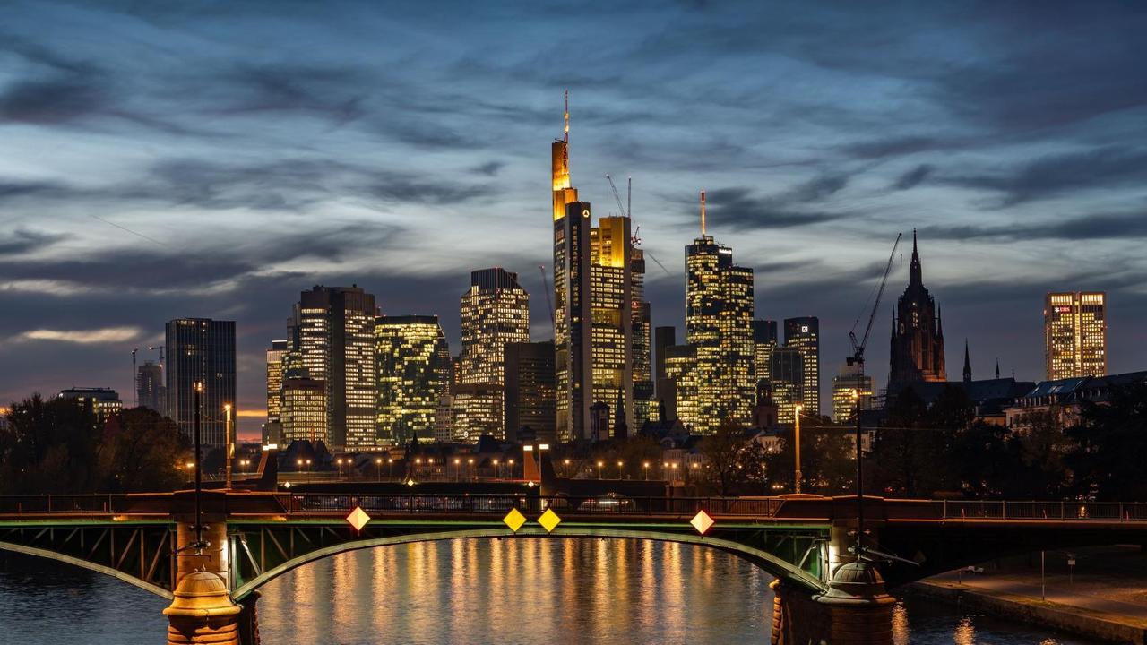 Blick auf die Skyline von Frankfurt am Main Blick auf die Skyline von Frankfurt am Main
