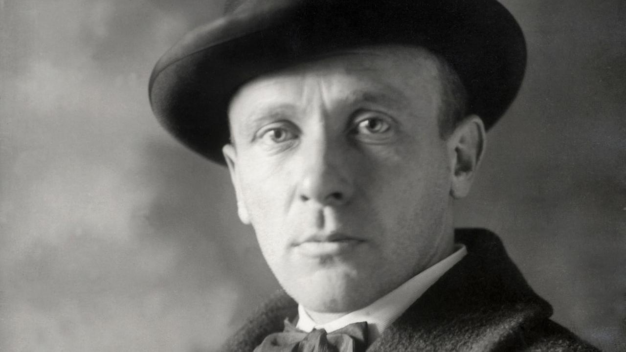 Der sowjetische Schriftsteller Michael Bulgakow (Mikhail Bulgakov) in einer Aufnahme von 1928. Reproduktion eines Fotos aus dem Zentralarchiv für fotografische Dokumente der UdSSR. Der sowjetische Schriftsteller Michael Bulgakow (Mikhail Bulgakov) in einer Aufnahme von 1928. Reproduktion eines Fotos aus dem Zentralarchiv für fotografische Dokumente der UdSSR.