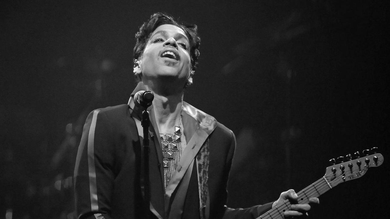 US singer and songwriter Prince performs on stage during his concert in Sportpaleis in Antwerp, Belgium, 08 November 2010. Prince is currently on a world tour. EPA/DIRK WAEM - BELGIUM OUT US singer and songwriter Prince performs on stage during his concert in Sportpaleis in Antwerp, Belgium, 08 November 2010. Prince is currently on a world tour. EPA/DIRK WAEM - BELGIUM OUT