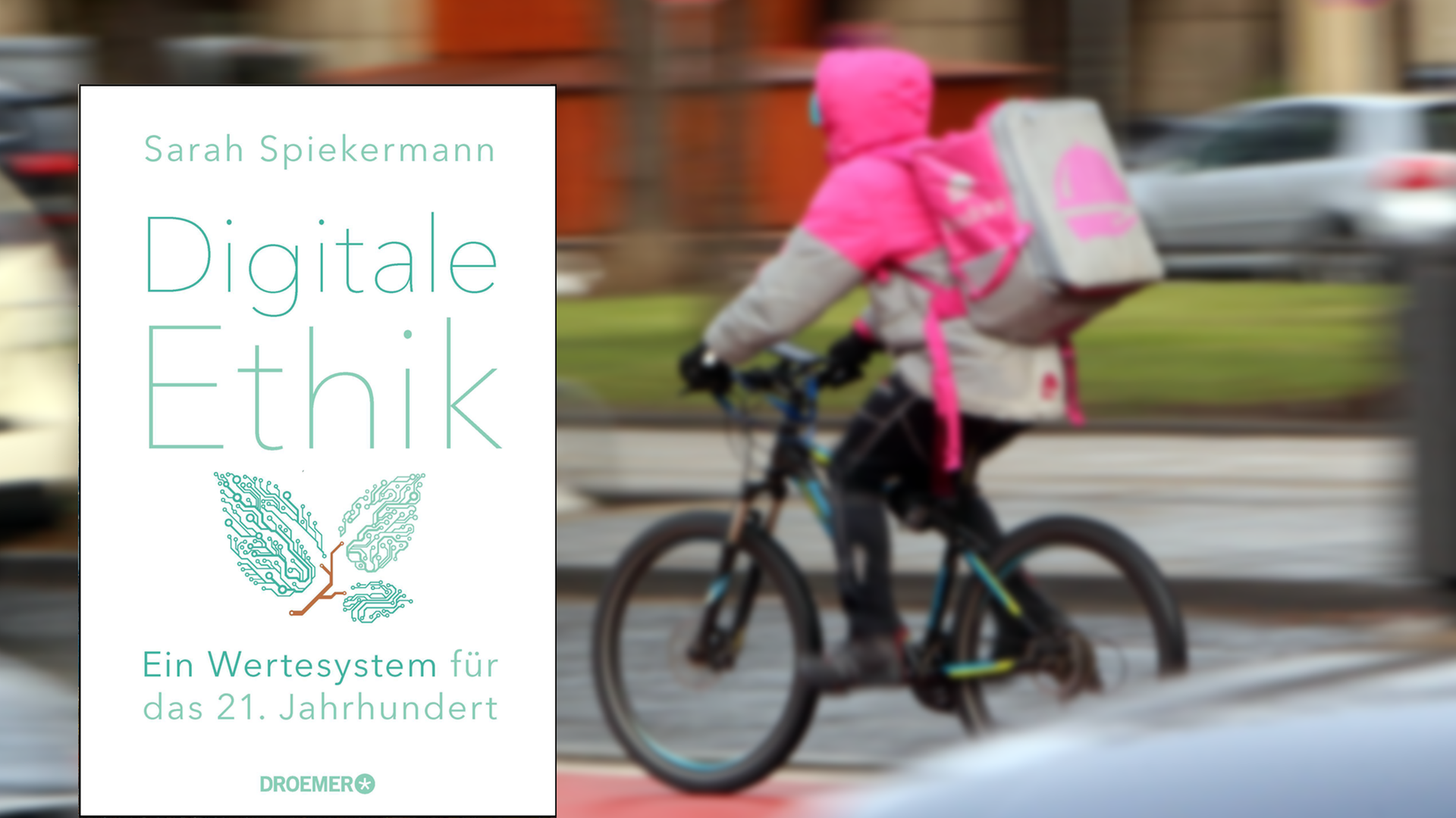 Im Vordergrund ist das Cover des Buches "Digitale Ethnik". Im Hintergrund ist ein Fahrradkurier mit einer Essensbox auf dem Rücken zu sehen, der durch eine Stadt fährt.