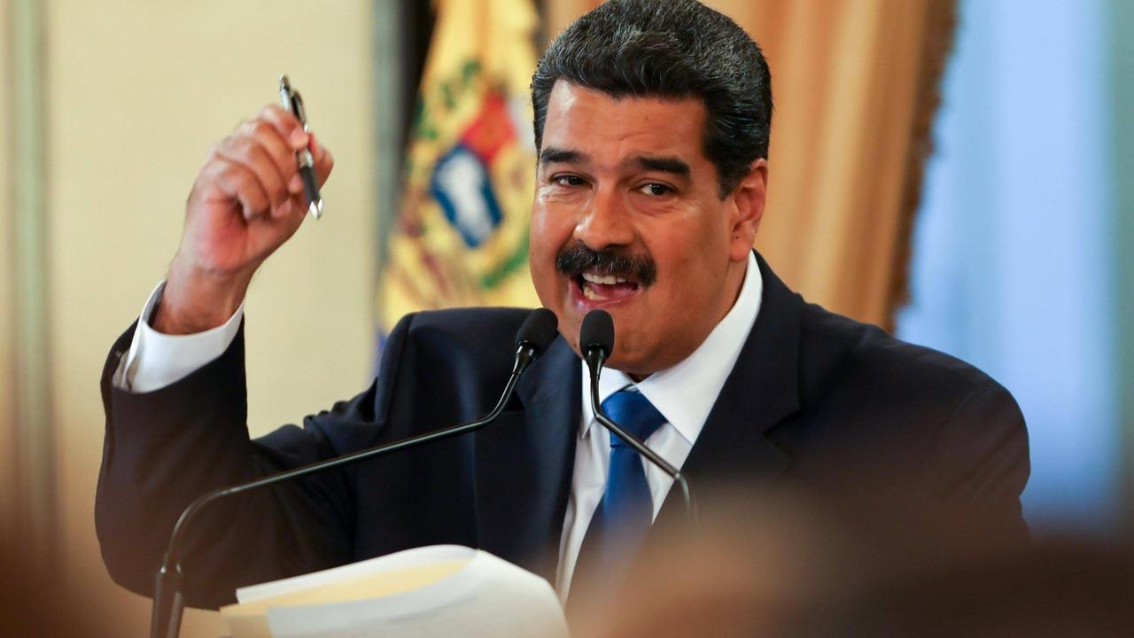 Venezuelan President Nicolas Maduro delivers a press conference at the presidential palace of Miraflores, in Caracas, Venezuela, 08 February 2019. Maduro said on Friday to be willing to meet with envoys of the international contact group promoted by some Latin American countries and the European Union (EU) that seeks to create the conditions to call new fair and free elections in the country. Maduro says he s willing to meet with international contact group !ACHTUNG: NUR REDAKTIONELLE NUTZUNG! PUBLICATIONxINxGERxSUIxAUTxONLY Copyright: xCristianxHernßndezx AME287 20190208-636852488626350513 Venezuelan President Nicolas Maduro delivers a press conference at the presidential palace of Miraflores, in Caracas, Venezuela, 08 February 2019. Maduro said on Friday to be willing to meet with envoys of the international contact group promoted by some Latin American countries and the European Union (EU) that seeks to create the conditions to call new fair and free elections in the country. Maduro says he s willing to meet with international contact group !ACHTUNG: NUR REDAKTIONELLE NUTZUNG! PUBLICATIONxINxGERxSUIxAUTxONLY Copyright: xCristianxHernßndezx AME287 20190208-636852488626350513