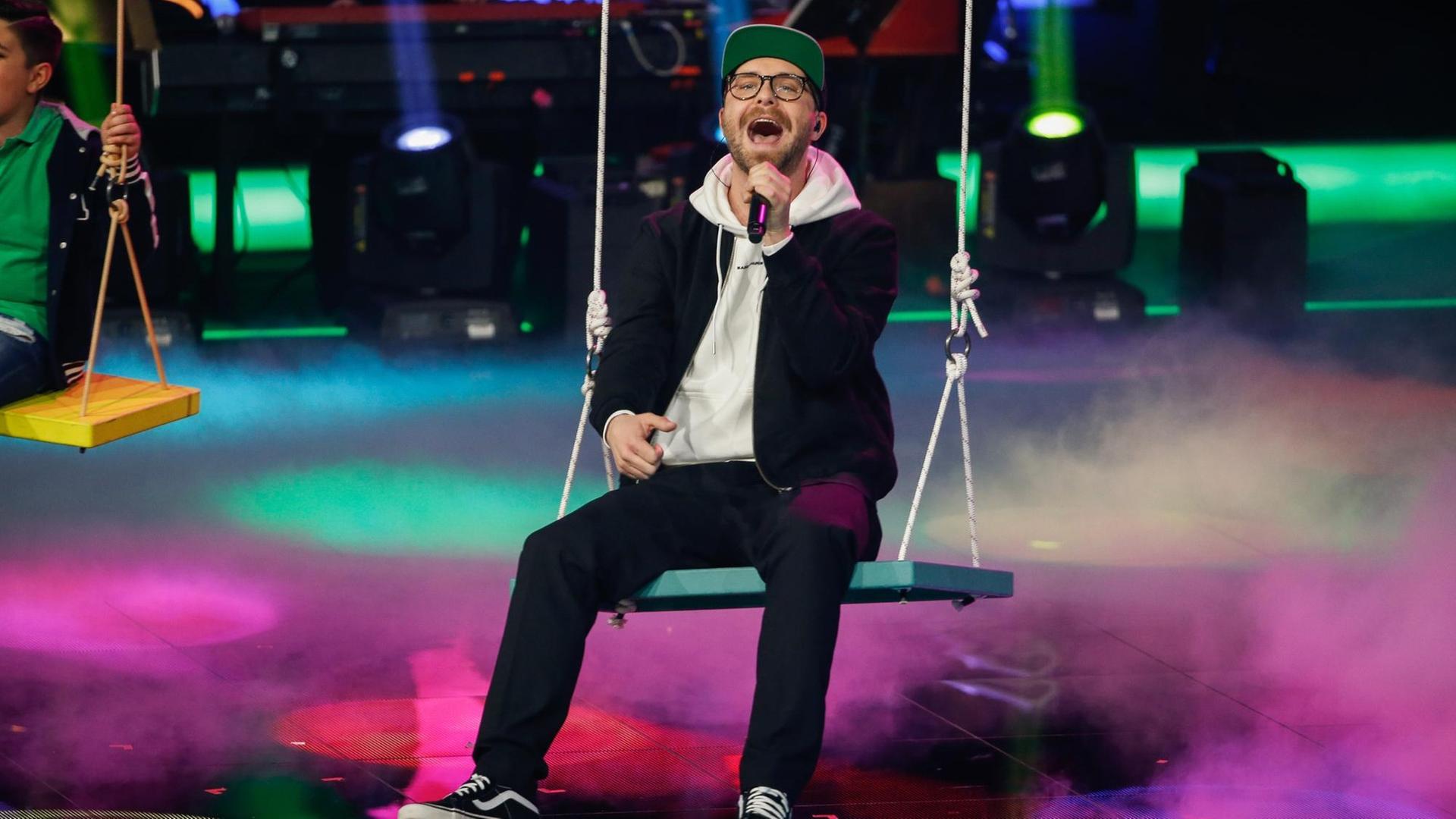 Mark Forster steht auf der Buehne bei dem Finale von "The Voice Kids". Mark Forster steht auf der Buehne bei dem Finale von "The Voice Kids".