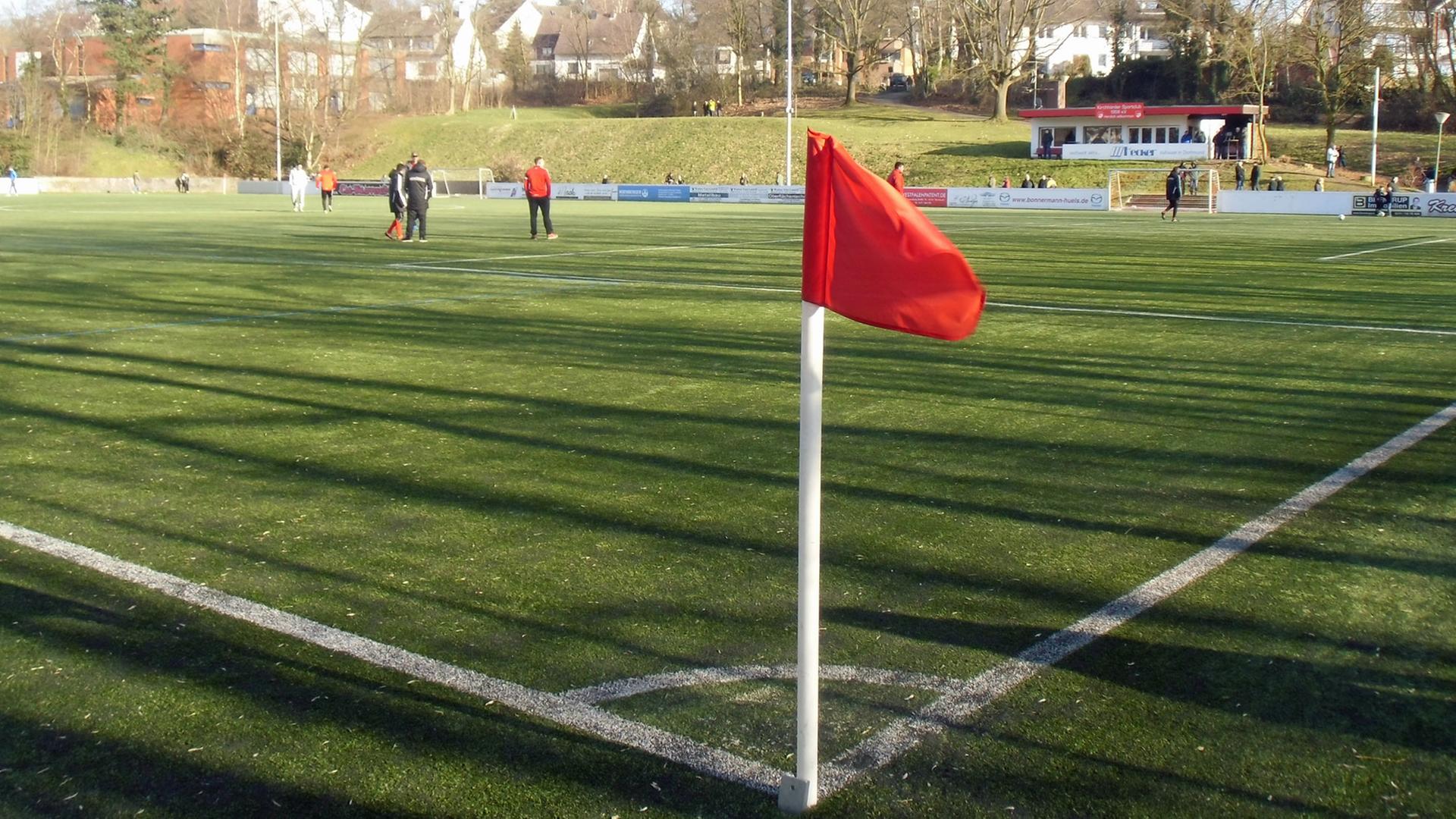 Blick auf den Fußballplatz des Kirchhörder SC im Südwesten Dortmunds Blick auf den Fußballplatz des Kirchhörder SC im Südwesten Dortmunds
