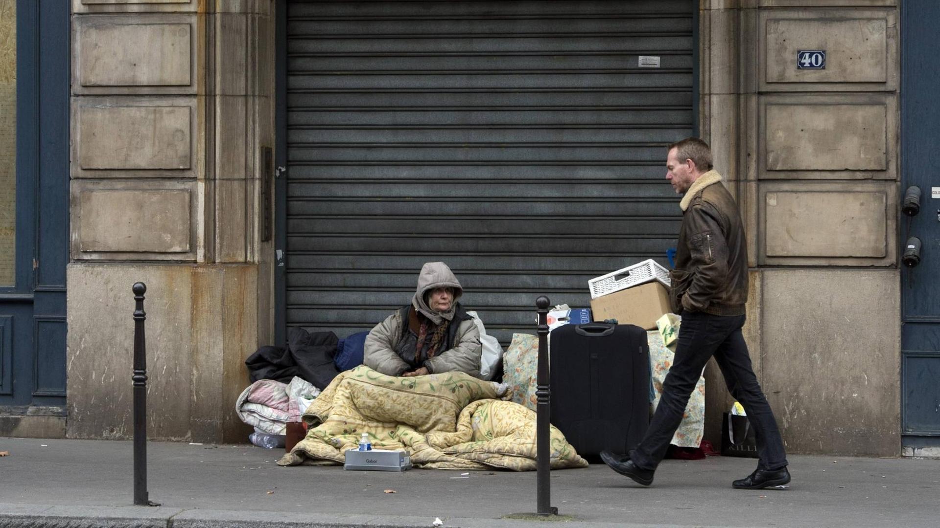 Die Obdachlose Maryse Dumas in Paris.