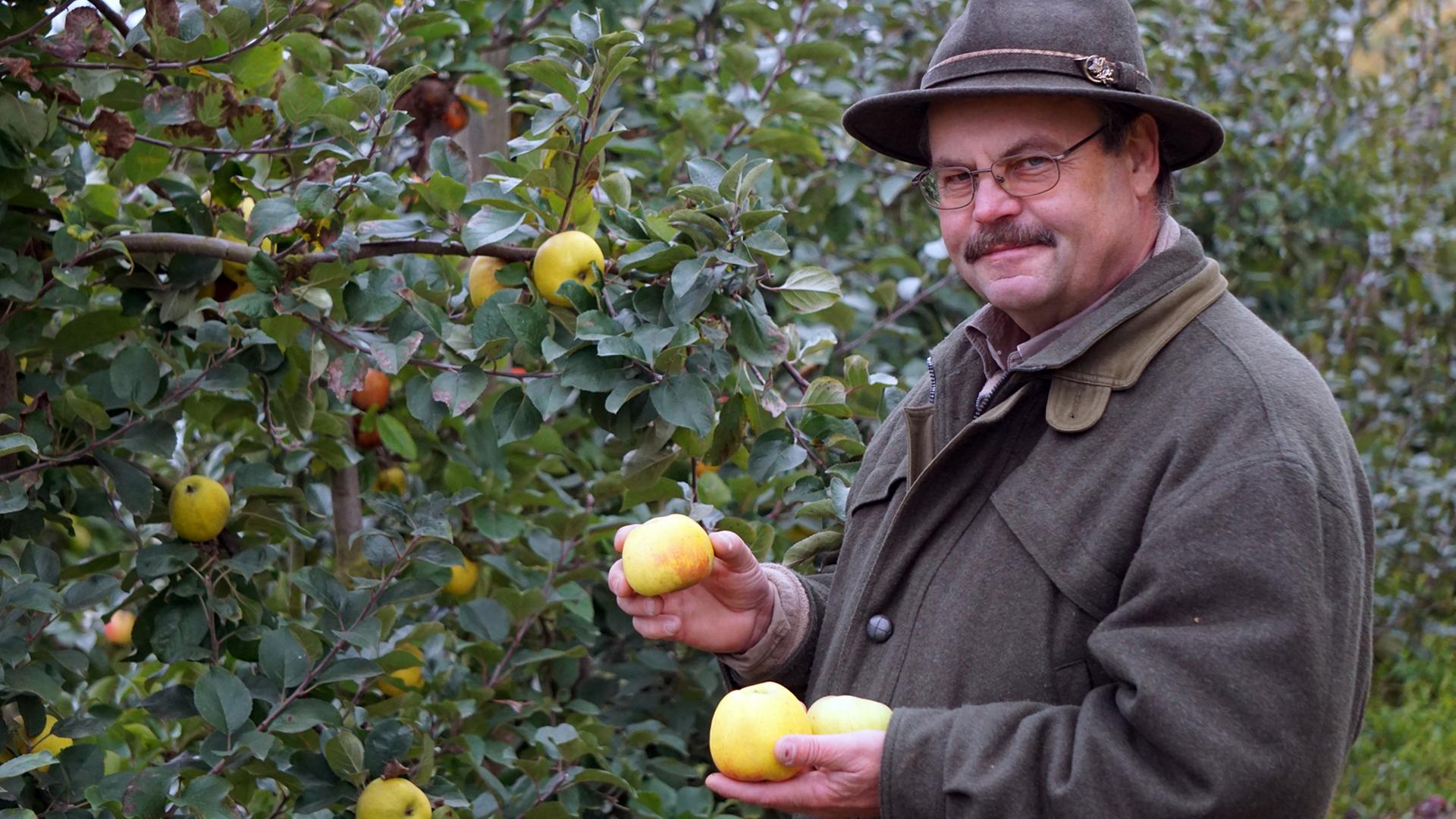 Hilmar Schwärzel, Leiter der einzigen Brandenburger Obstversuchsstation Hilmar Schwärzel, Leiter der einzigen Brandenburger Obstversuchsstation
