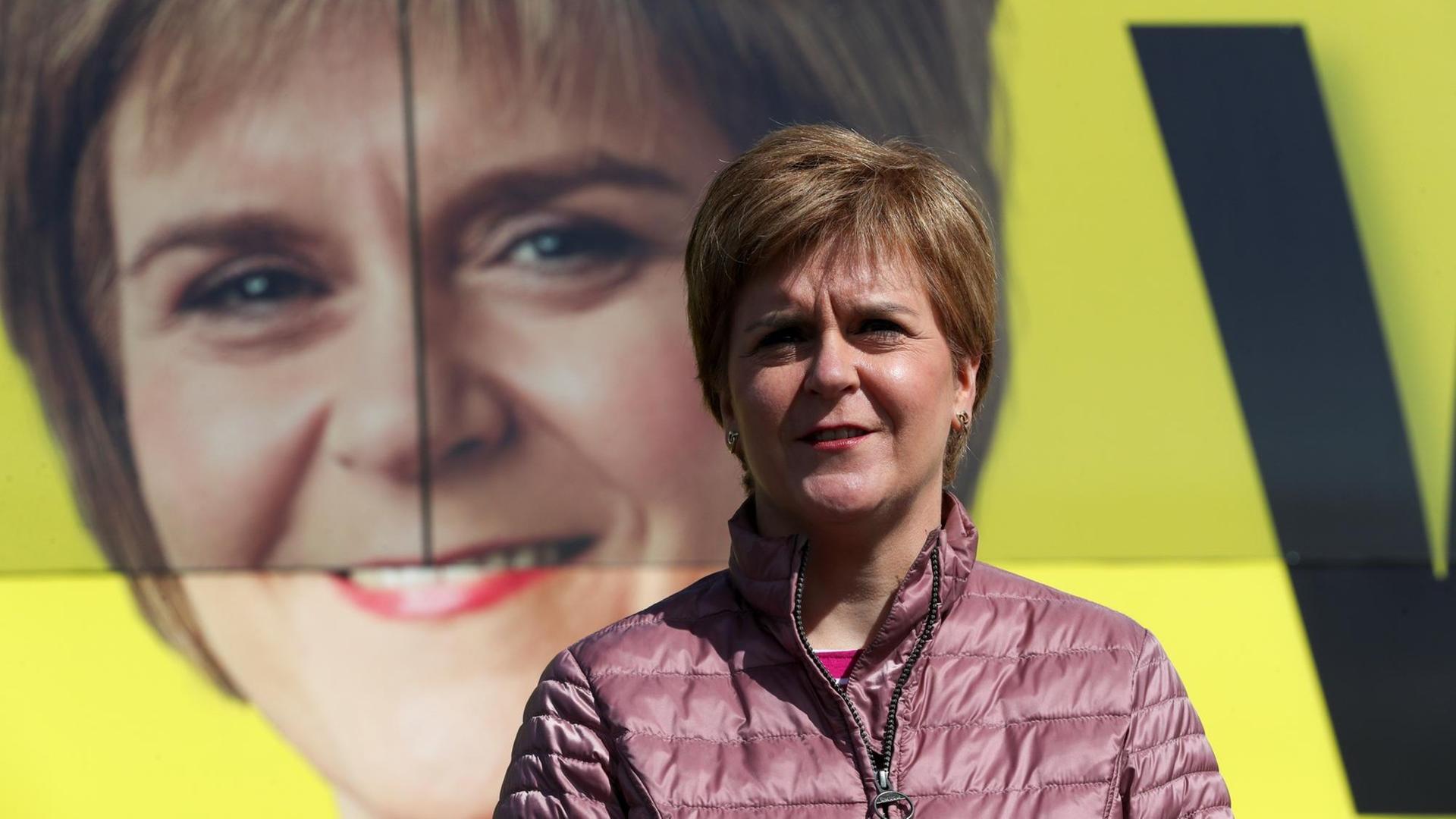 Schottische Parlamentswahl 2021 – SNP-Chefin und Nicola Sturgeon Ministerpräsidentin