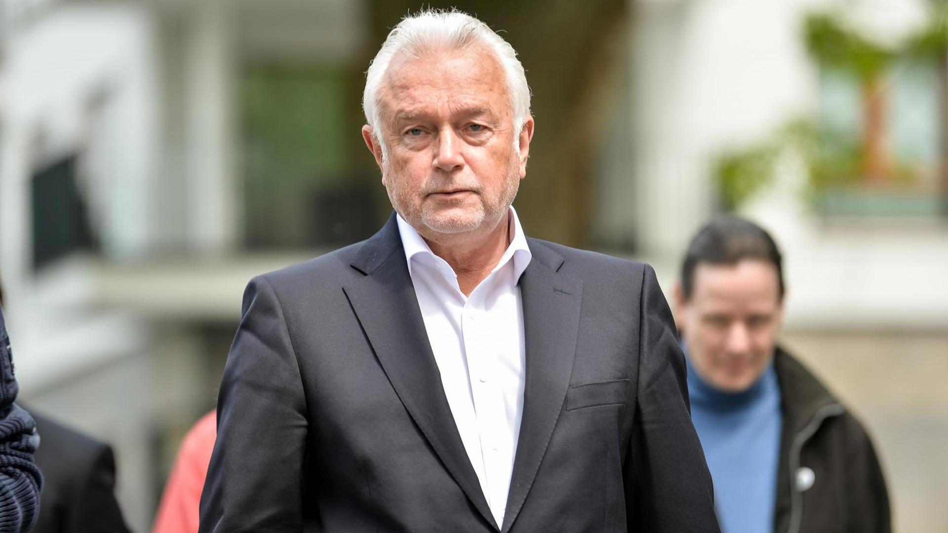 Der Stellvertretende FDP - Bundesvorsitzende Wolfgang Kubicki trifft sich zum Thema Innere Sicherheit mit Lokalpolitikern in Mülheim / Ruhr Wolfgang Kubicki ( FDP ) am 11.05.2017 in Mülheim an der Ruhr. Foto: Revierfoto Foto: Revierfoto/Revierfoto/dpa | Verwendung weltweit Der Stellvertretende FDP - Bundesvorsitzende Wolfgang Kubicki trifft sich zum Thema Innere Sicherheit mit Lokalpolitikern in Mülheim / Ruhr Wolfgang Kubicki ( FDP ) am 11.05.2017 in Mülheim an der Ruhr. Foto: Revierfoto Foto: Revierfoto/Revierfoto/dpa | Verwendung weltweit