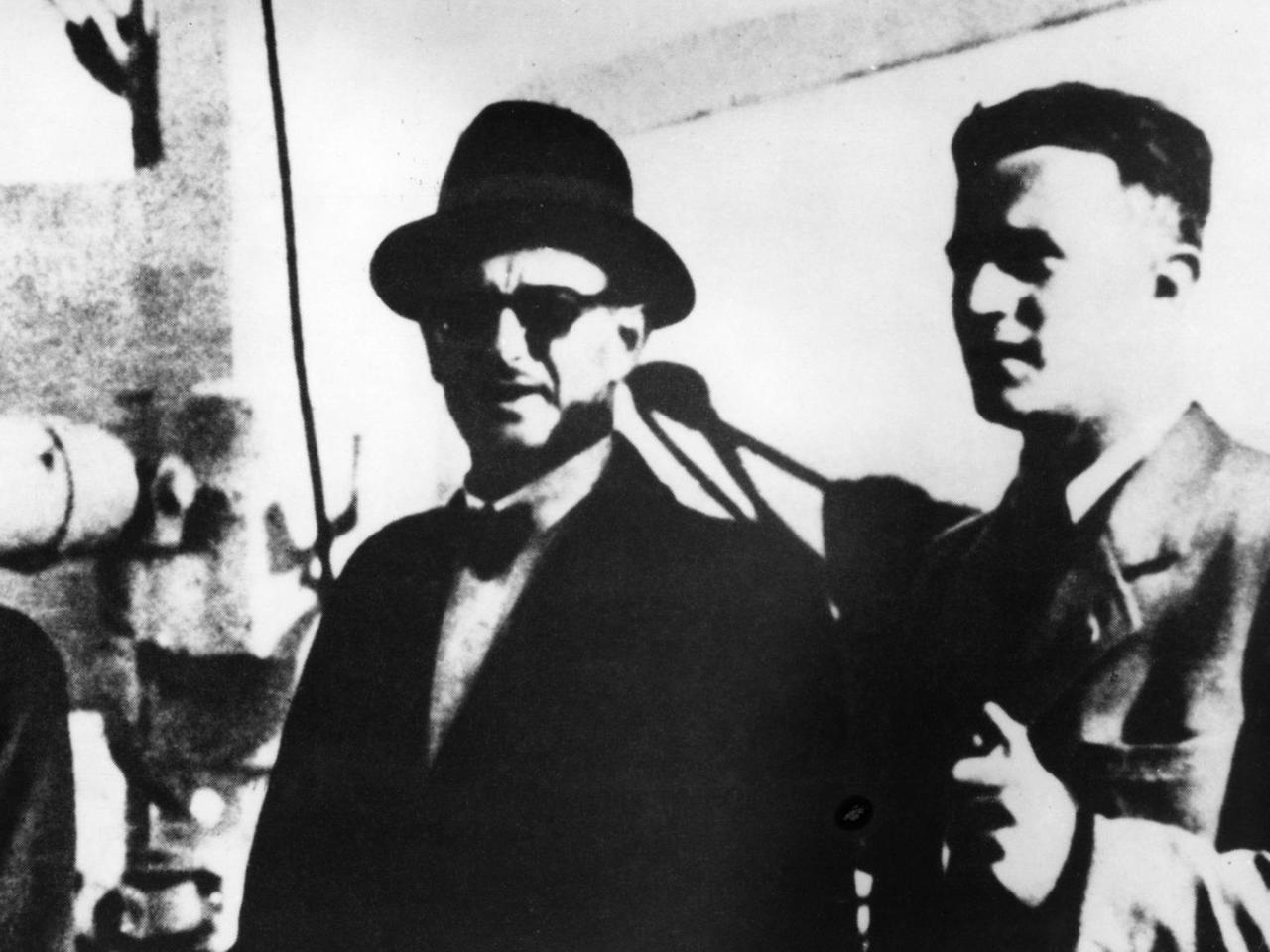 Eichmann auf einem Schiff Richtung Argentinien.
