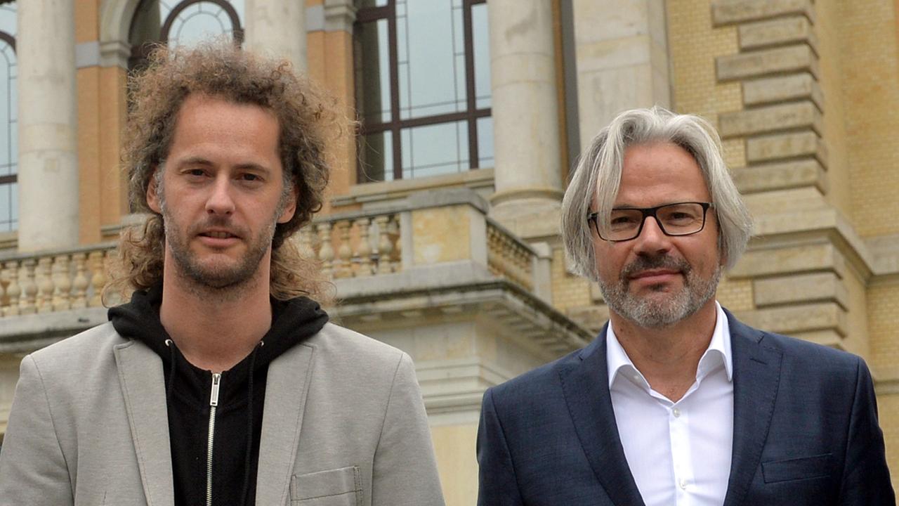 Der Intendant der Oper Halle, Florian Lutz (l.) und der Geschäftsführer der Halleschen Theater GmbH, Stefan Rosinski, aufgenommen 2016 Der Intendant der Oper Halle, Florian Lutz (l.) und der Geschäftsführer der Halleschen Theater GmbH, Stefan Rosinski, aufgenommen 2016