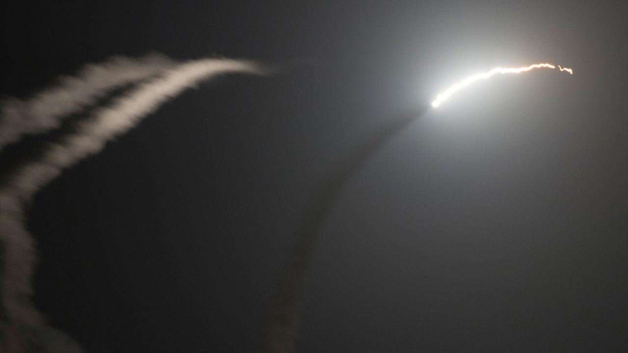 Ein Marschflugkörper des Typs "Tomahawk" fliegt vom einem Schiff der US-Marine im Golf ab. Ein Marschflugkörper des Typs "Tomahawk" fliegt vom einem Schiff der US-Marine im Golf ab.