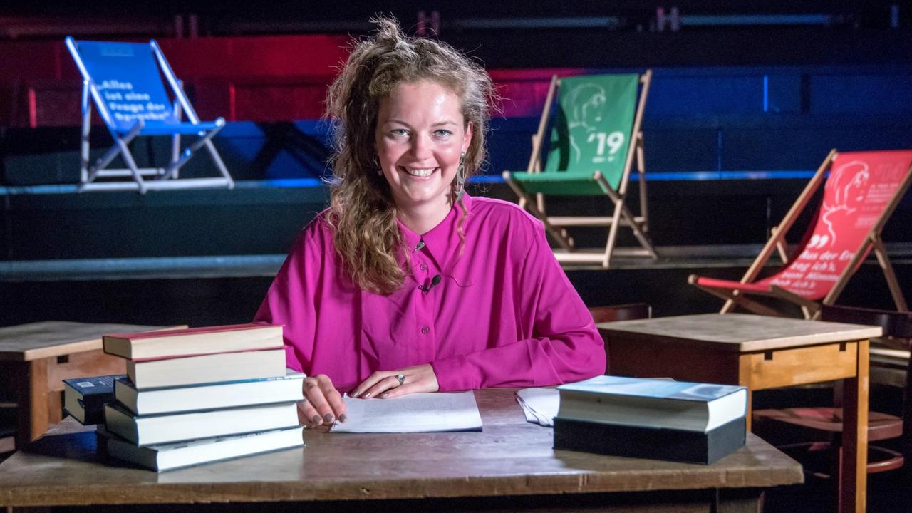 Lisa Krusche gewinnt den DLF Kultur-Preis beim Ingeborg-Bachmann-Wettbewerb. Lisa Krusche gewinnt den DLF Kultur-Preis beim Ingeborg-Bachmann-Wettbewerb.