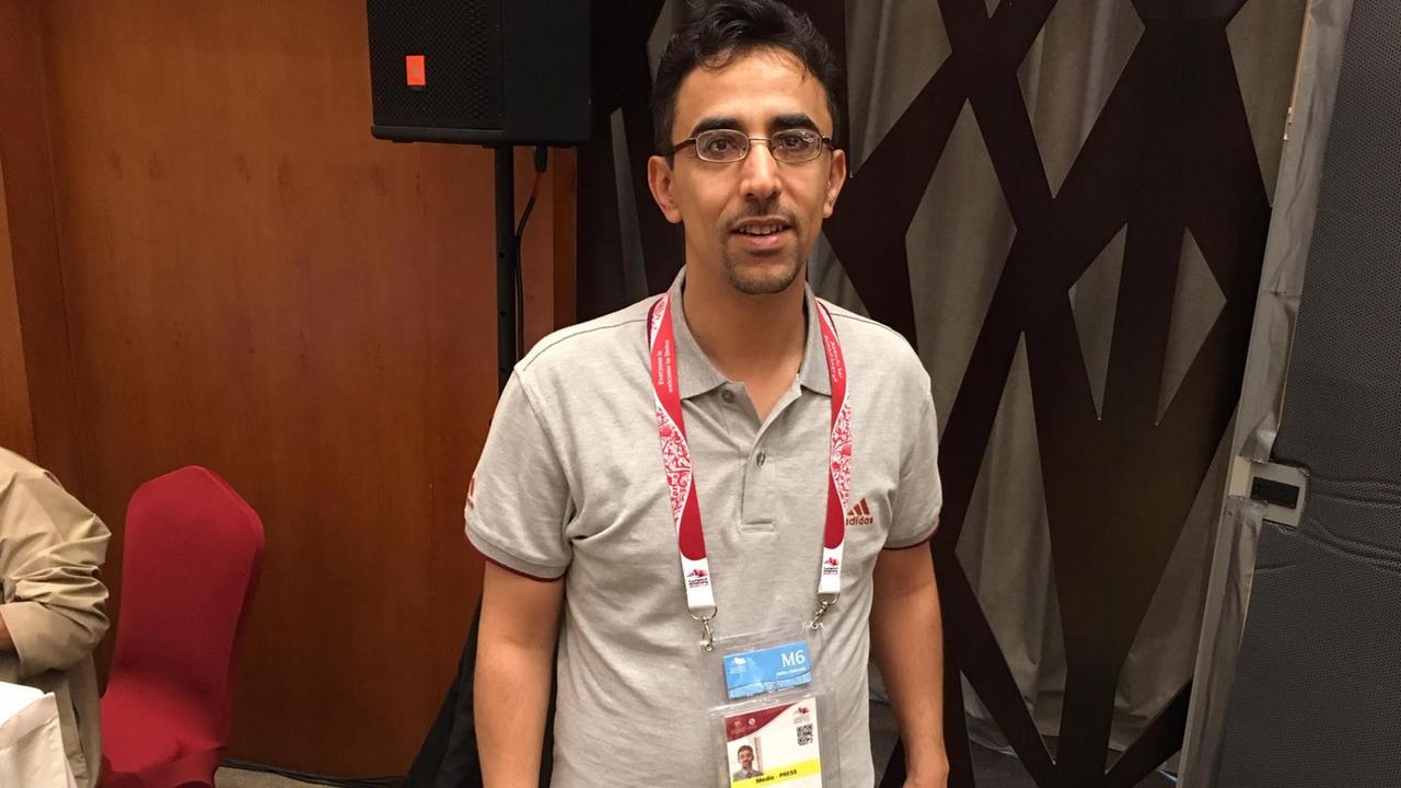 Porträt des jemenitischen Sportjournalisten Yahya Alhalali Porträt des jemenitischen Sportjournalisten Yahya Alhalali