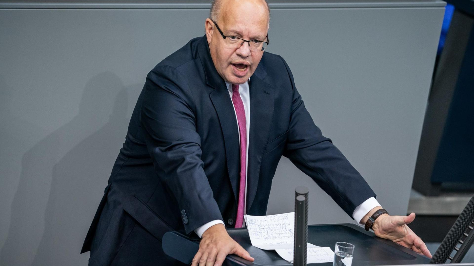 Peter Altmaier (CDU), Bundesminister für Wirtschaft und Energie, spricht im Bundestag währen der Haushaltsdebatte. Peter Altmaier (CDU), Bundesminister für Wirtschaft und Energie, spricht im Bundestag währen der Haushaltsdebatte.