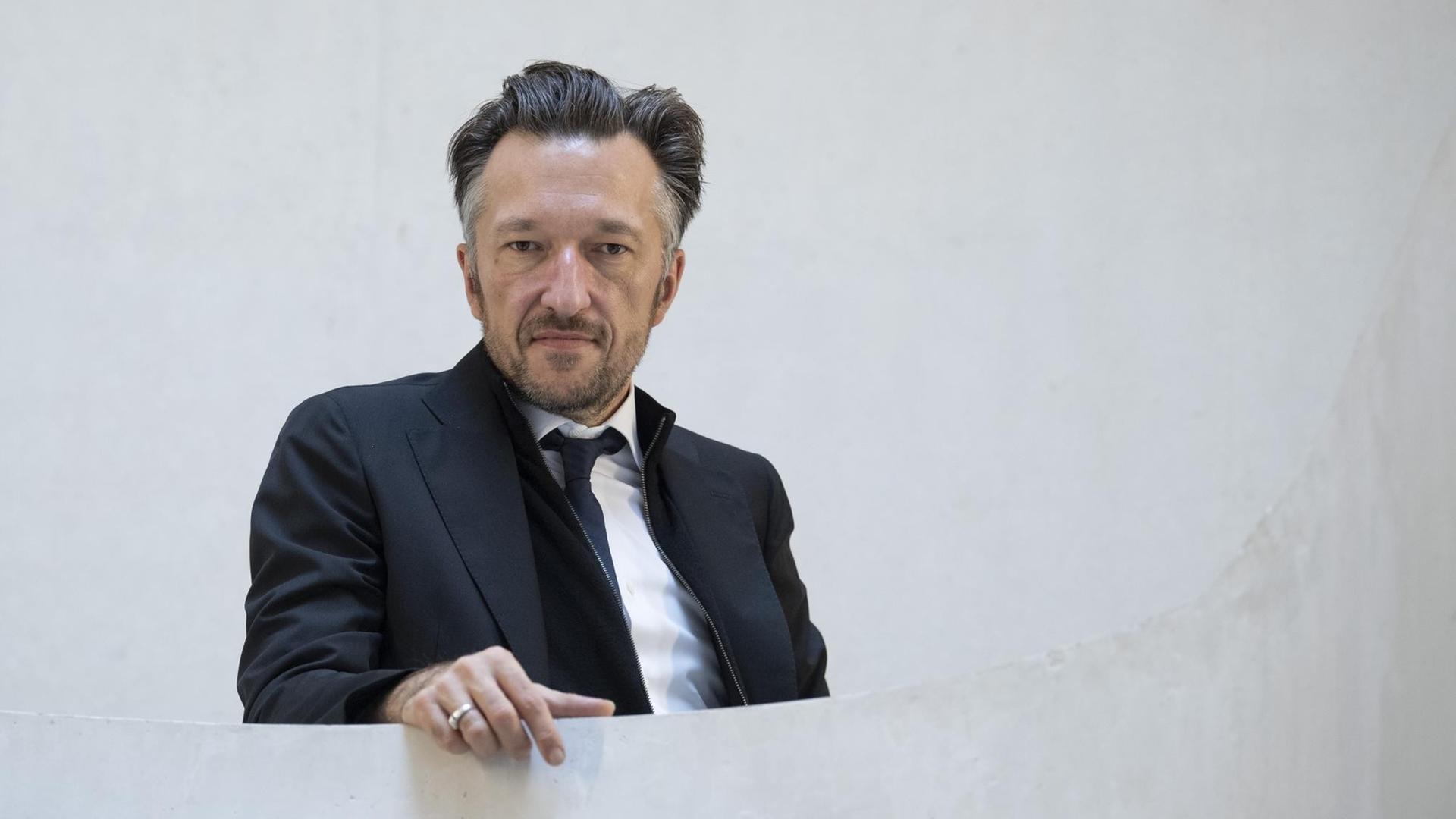Der Schweizer Autor Lukas Bärfuss, 2019. Der Schweizer Autor Lukas Bärfuss, 2019.