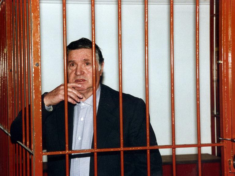Gibt immer noch aus dem Gefängnis Mordaufträge: Mafiaboss Toto Riina, hier bei seinem Prozess 1995.