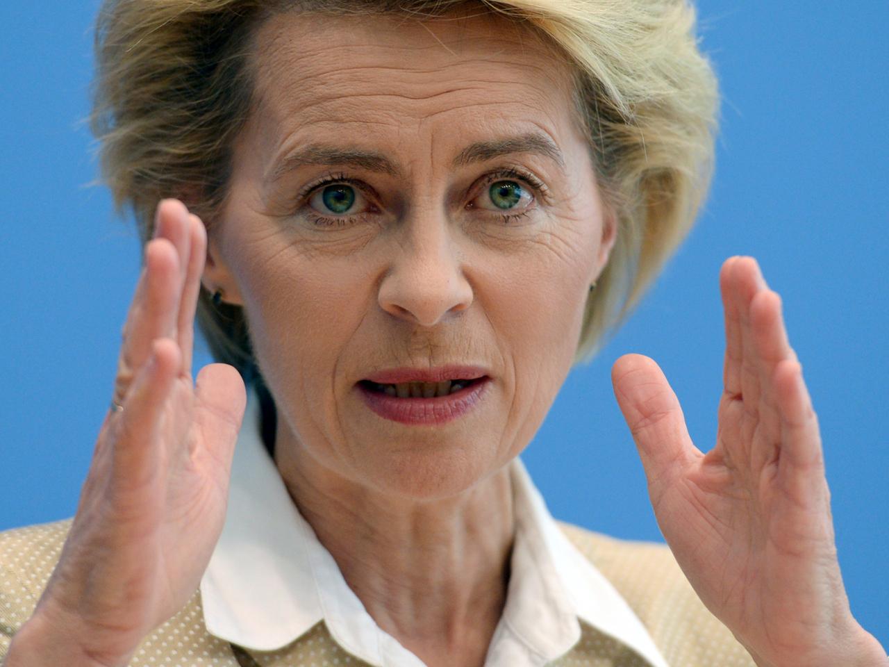 Ursula von der Leyen will gezielt um Fachpersonal für die Bundswehr werben Ursula von der Leyen will gezielt um Fachpersonal für die Bundswehr werben
