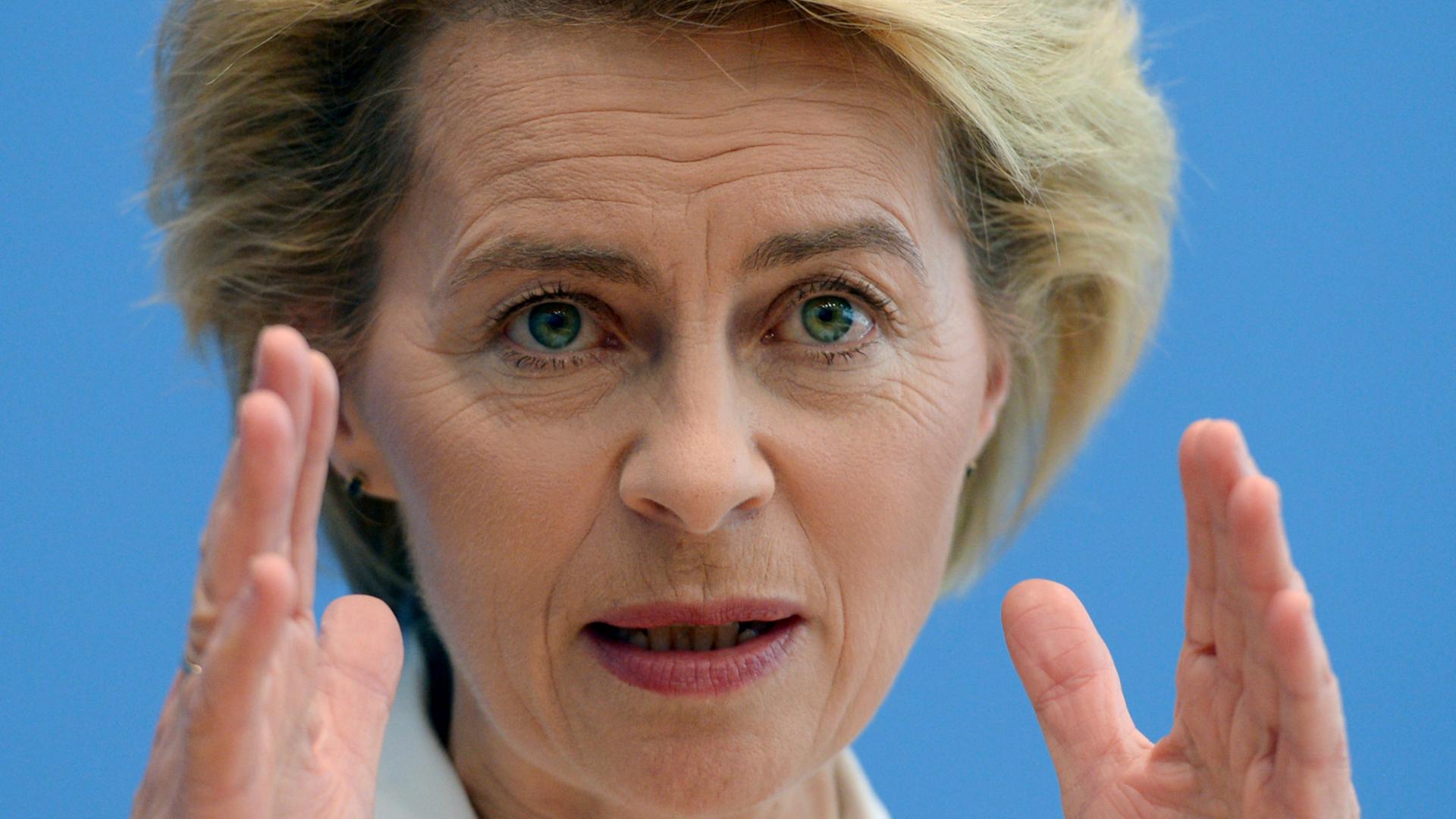 Ursula von der Leyen will gezielt um Fachpersonal für die Bundswehr werben Ursula von der Leyen will gezielt um Fachpersonal für die Bundswehr werben