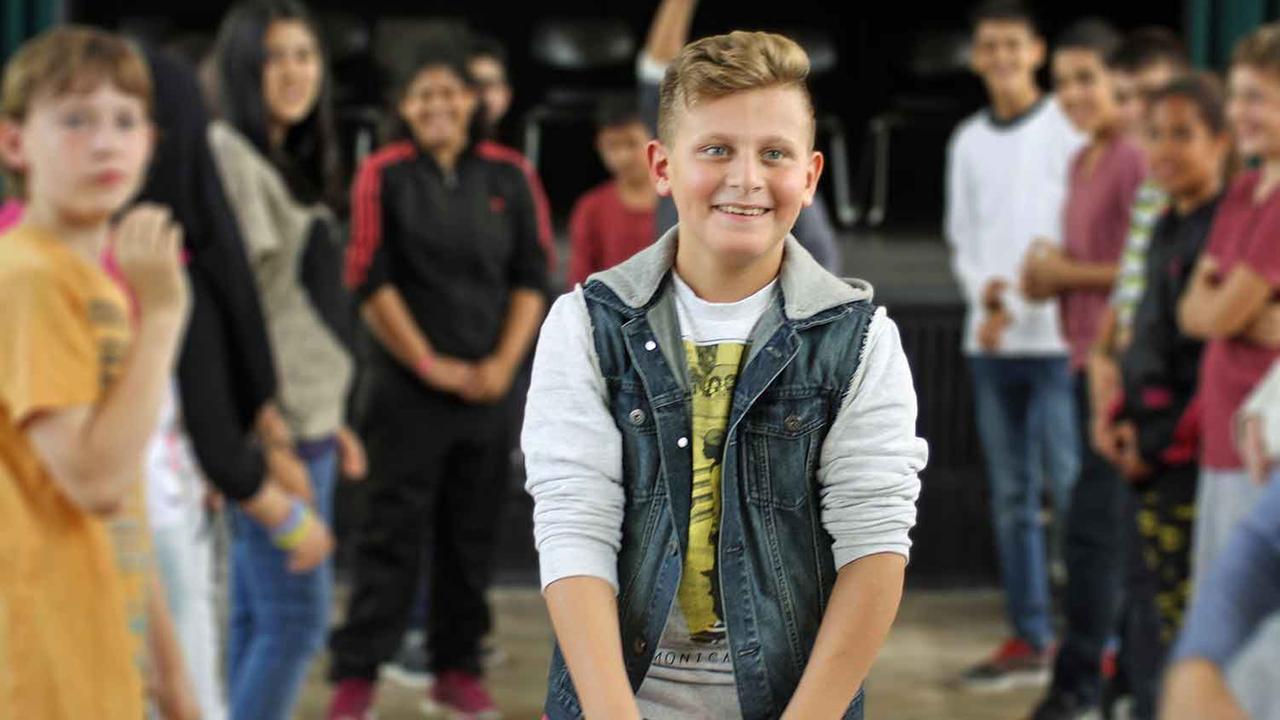 Adnan bei Theaterproben an der Quinoa-Schule. Adnan bei Theaterproben an der Quinoa-Schule.