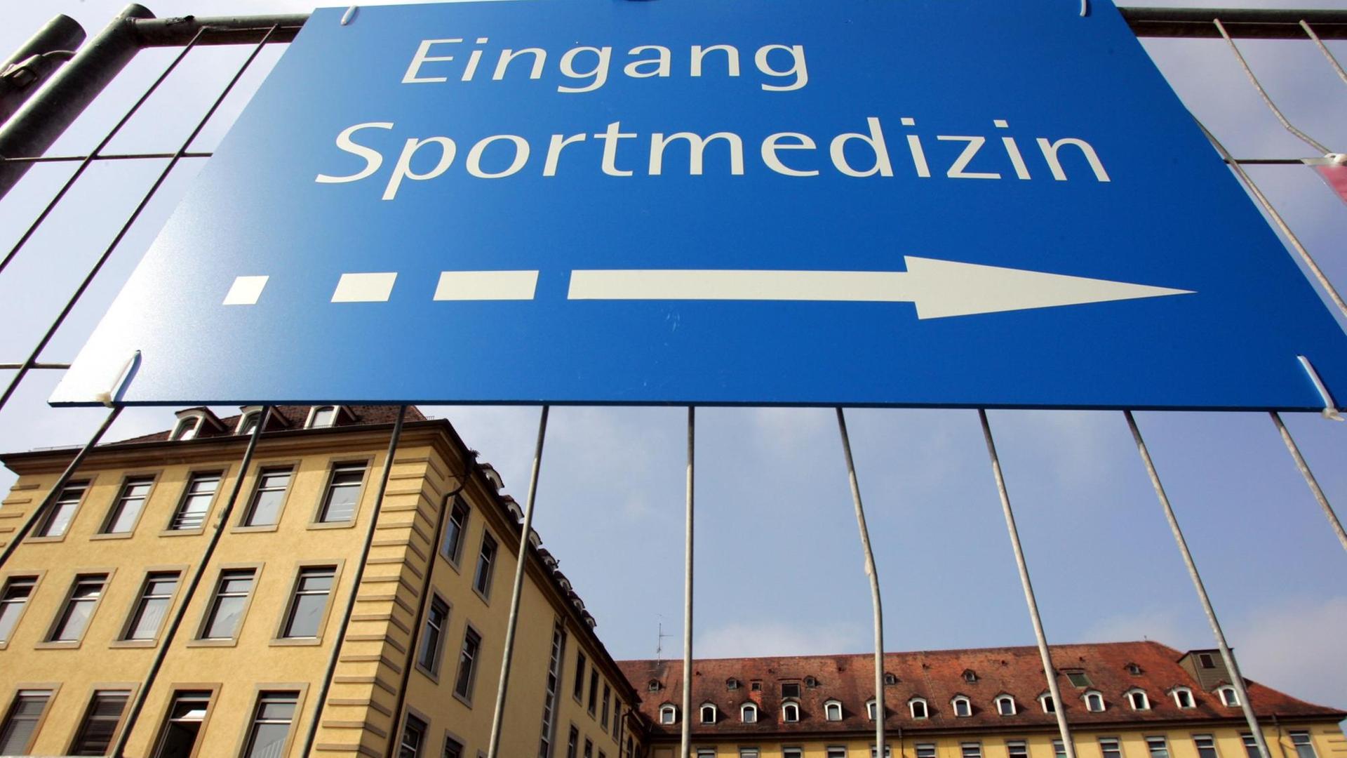 Wegweiser an der Uni Freiburg zur Sportmedizinischen Abteilung