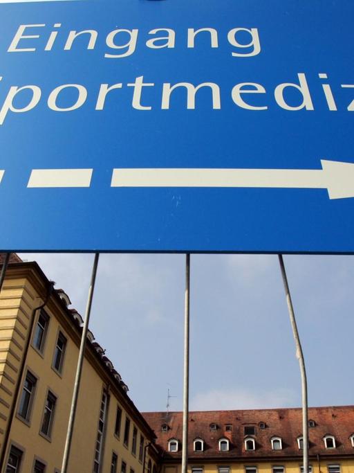 Wegweiser an der Uni Freiburg zur Sportmedizinischen Abteilung
