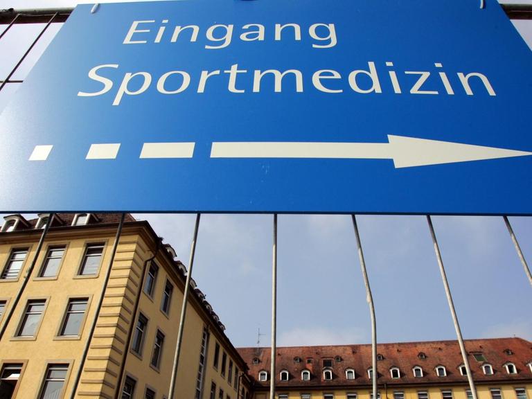 Wegweiser an der Uni Freiburg zur Sportmedizinischen Abteilung