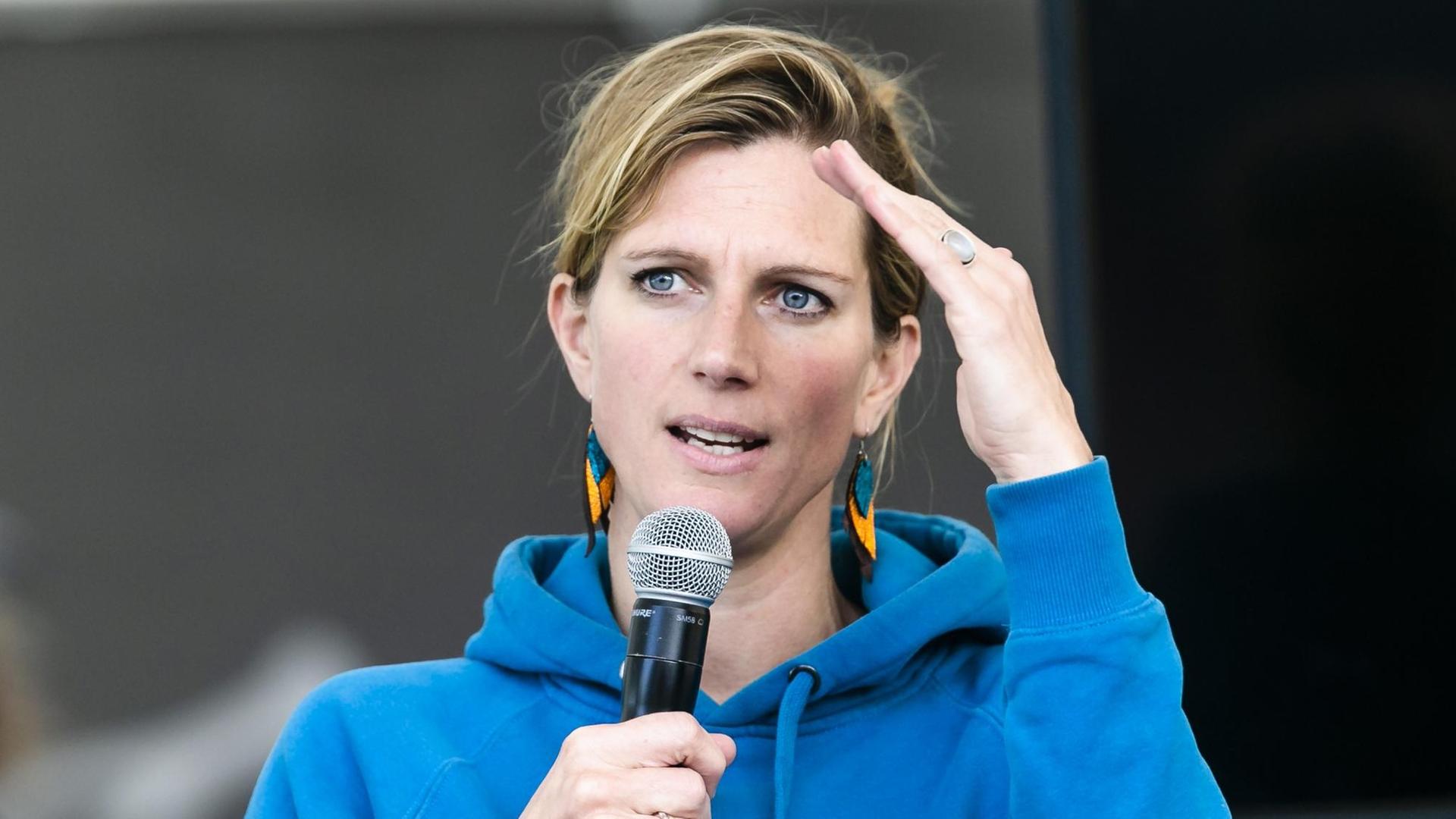 Maja Göpel, Generalsekretärin des Wissenschaftlichen Beirats der Bundesregierung Globale Umweltveränderungen (WBGU), spricht während eines Vortrags über Klimaschutz. Maja Göpel, Generalsekretärin des Wissenschaftlichen Beirats der Bundesregierung Globale Umweltveränderungen (WBGU), spricht während eines Vortrags über Klimaschutz.