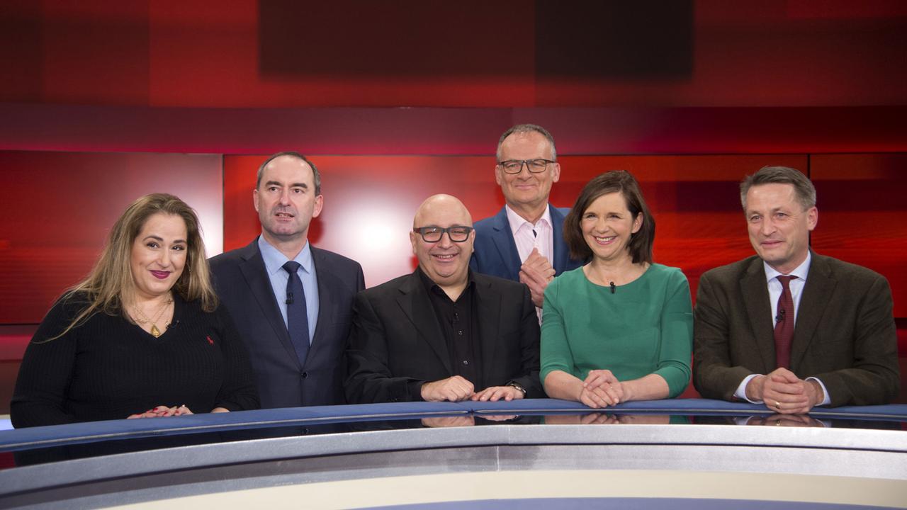 Die Kabarettistin Idil Baydar (l) und der Journalist Nikolaus Blome (r) am 25. Februar 2019 in der ARD-Sendung "Hart aber Fair". Die Kabarettistin Idil Baydar (l) und der Journalist Nikolaus Blome (r) am 25. Februar 2019 in der ARD-Sendung "Hart aber Fair".
