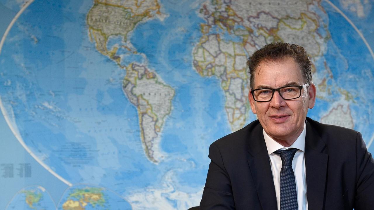 Bundesentwicklungsminister Gerd Müller im Bundesministerium für wirtschaftliche Zusammenarbeit und Entwicklung (BMZ) in Berlin. 