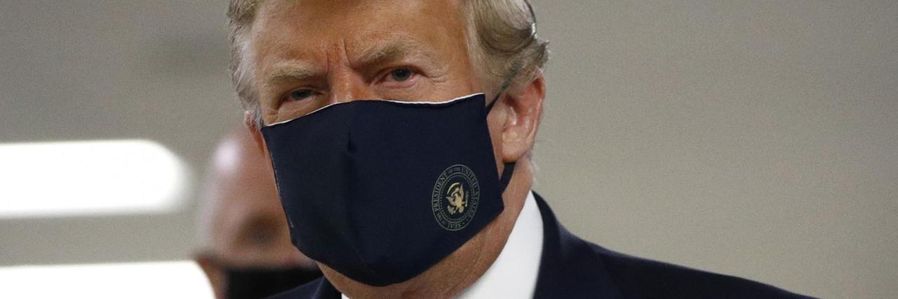 US-Präsident Donald Trump hat sich erneut in der Öffentlichkeit mit Mund-Nase-Schutz gezeigt. 