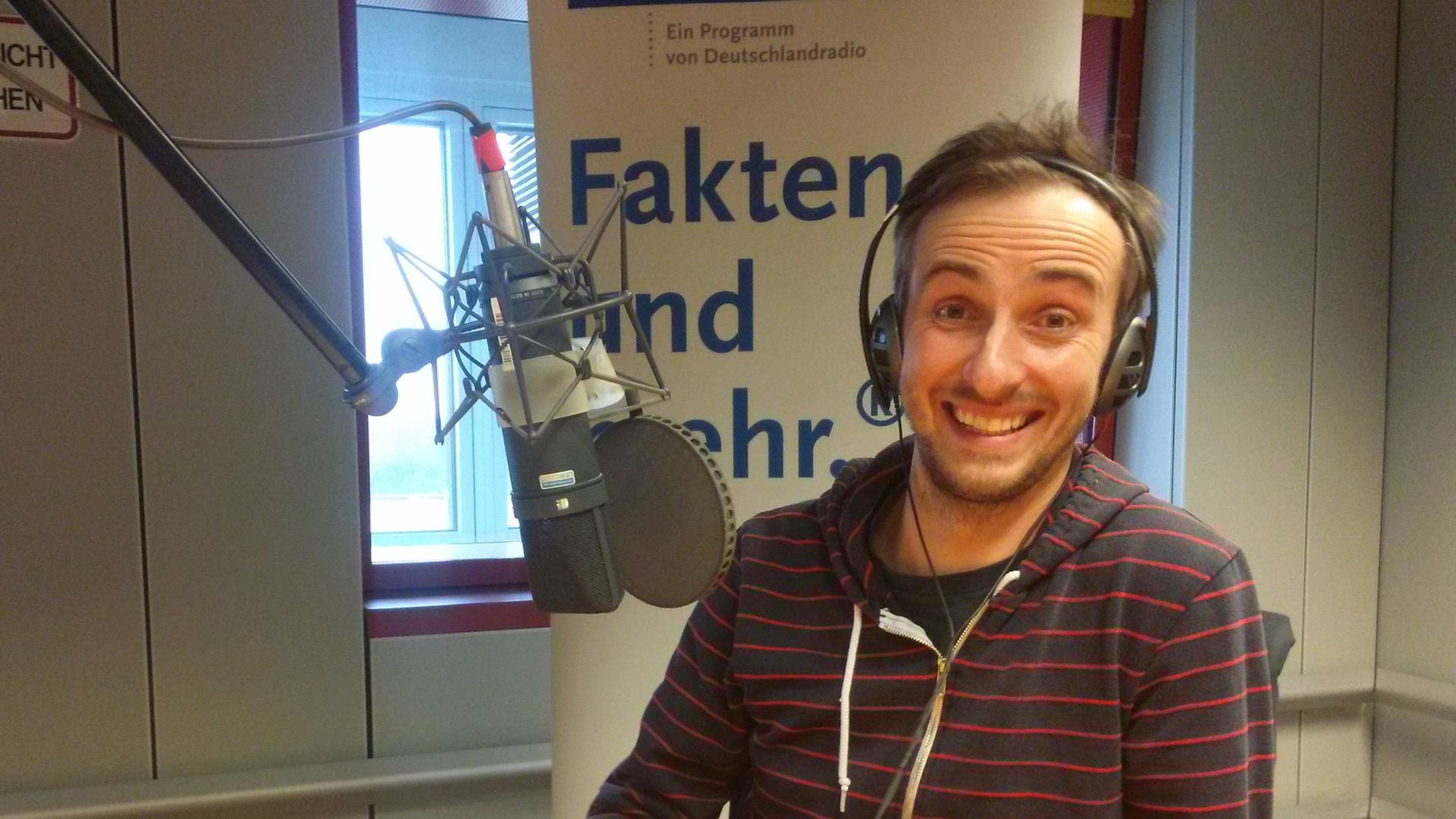 Moderator Jan Böhmermann beim Corsogespräch im Deutschlandfunk Moderator Jan Böhmermann beim Corsogespräch im Deutschlandfunk
