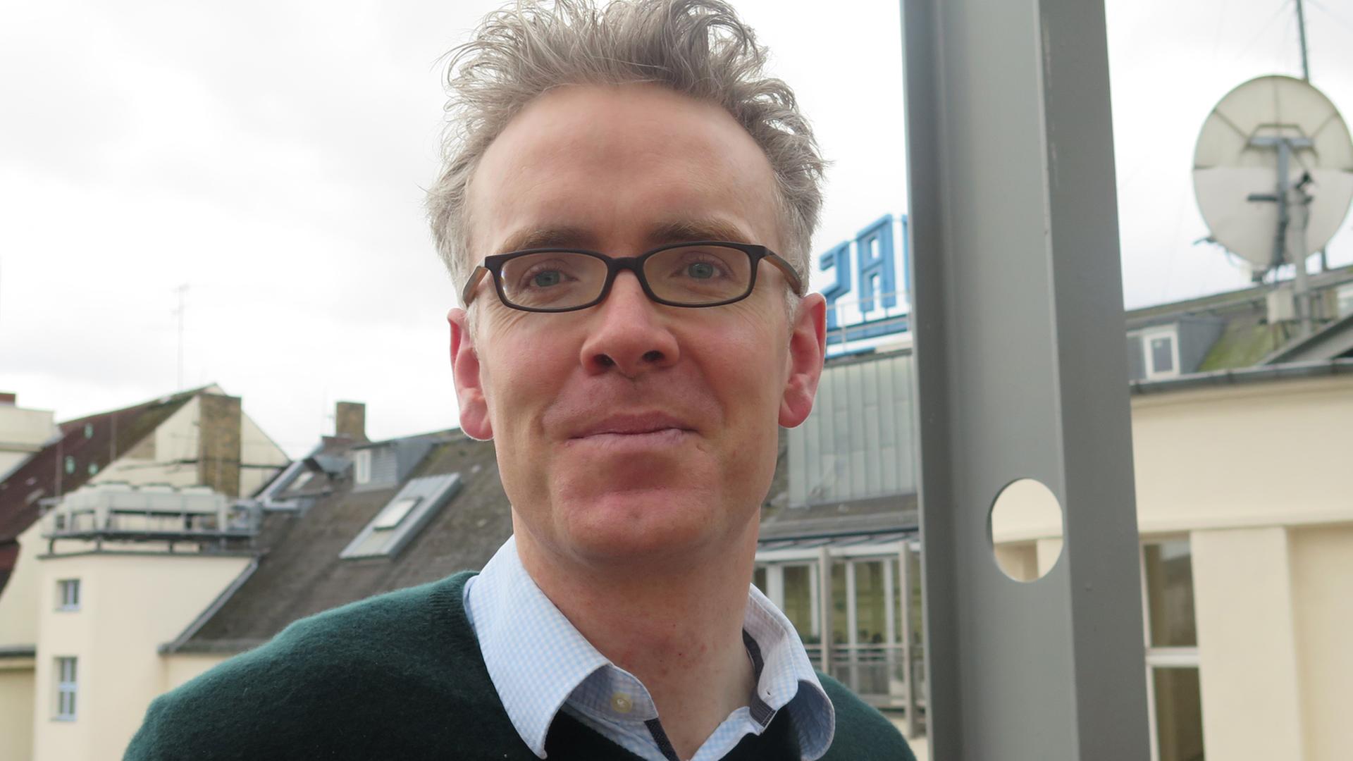 Der irische Journalist Derek Scally ist zu Gast in der Sendung. Der irische Journalist Derek Scally ist zu Gast in der Sendung.
