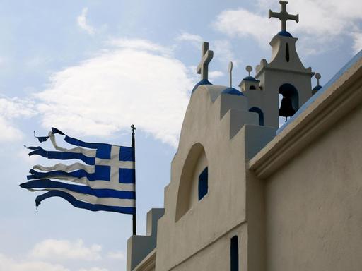 Die griechische Fahne im Wind 