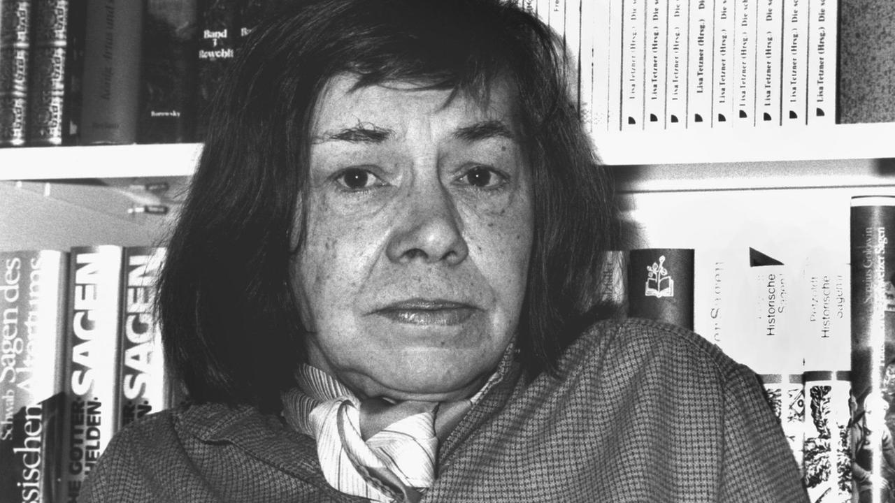 Patricia Highsmith im Schwarz-Weiß-Porträt Patricia Highsmith im Schwarz-Weiß-Porträt
