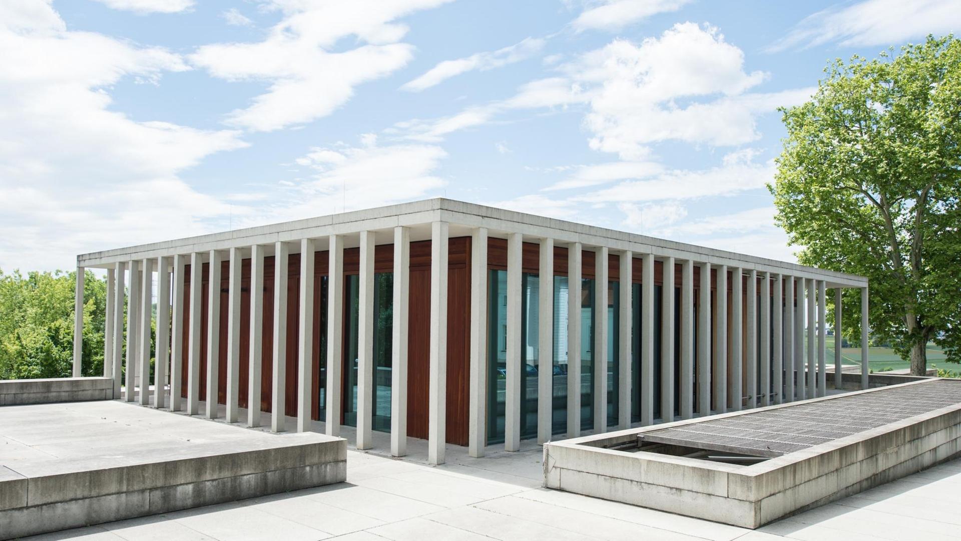 Außenansicht des Literaturmuseums der Moderne in Marbach am Neckar. Außenansicht des Literaturmuseums der Moderne in Marbach am Neckar.