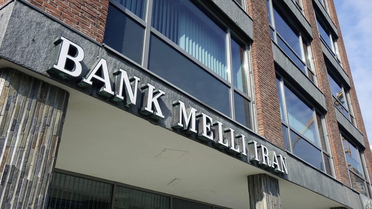 Blick auf die Filiale der Bank Melli Iran in Hamburg