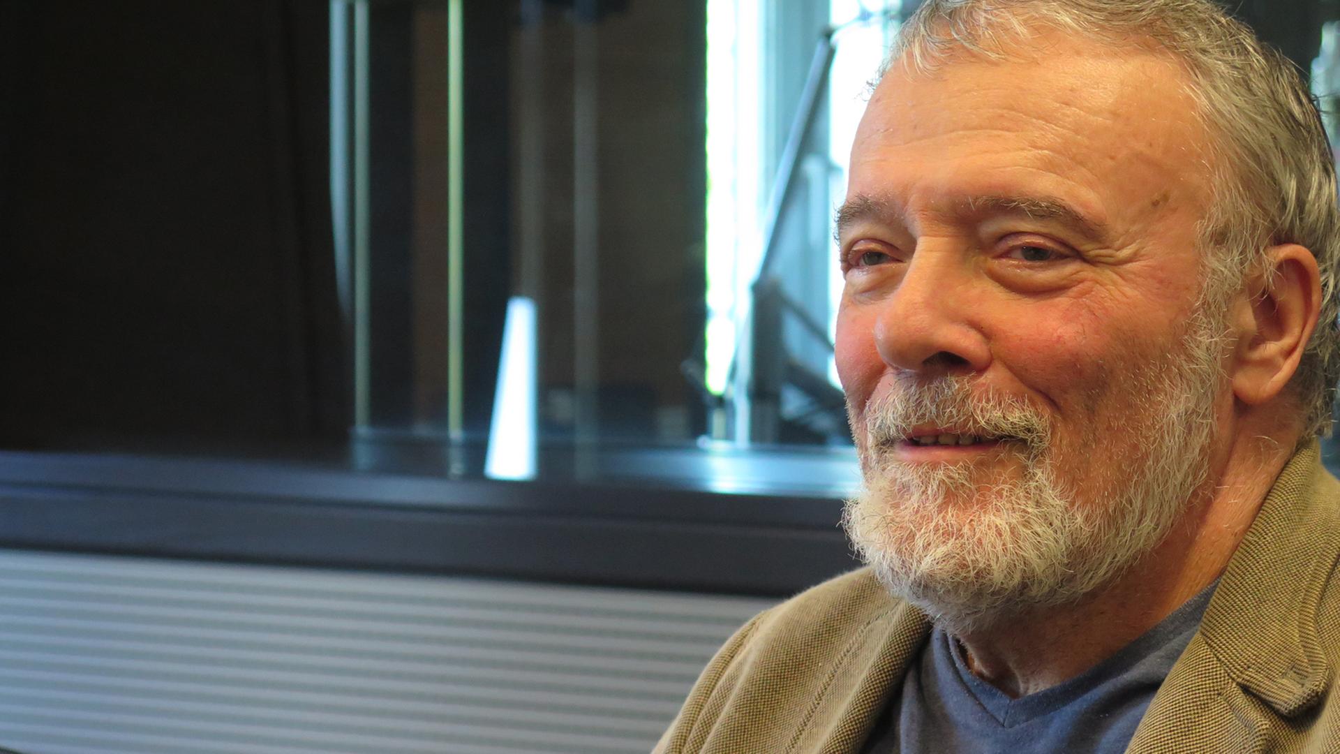 Der ungarische Schriftsteller György Dalos zu Gast im Studio von Deutschlandradio Kultur. Der ungarische Schriftsteller György Dalos zu Gast im Studio von Deutschlandradio Kultur.